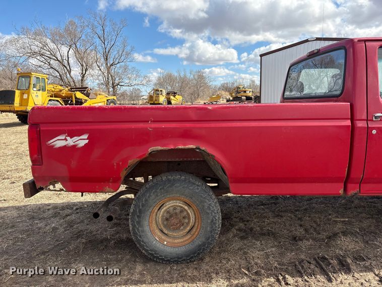 image for item FG2738 1995 Ford F250 pickup truck