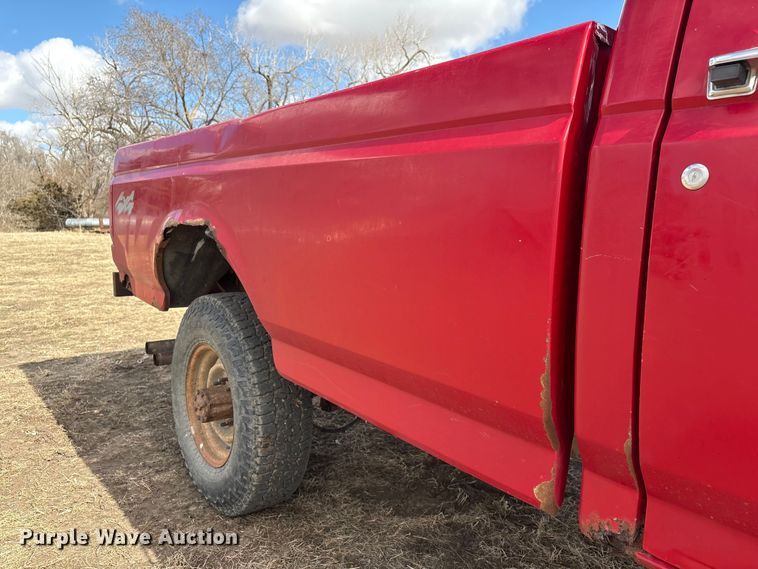 image for item FG2738 1995 Ford F250 pickup truck