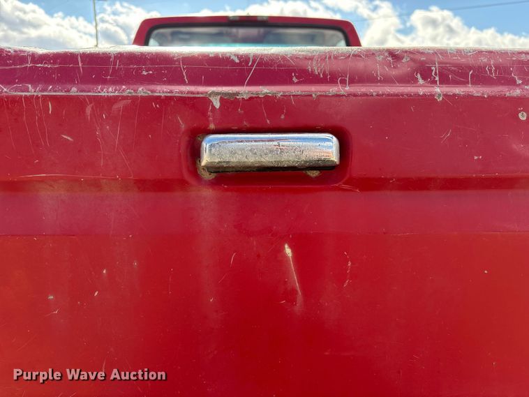 image for item FG2738 1995 Ford F250 pickup truck
