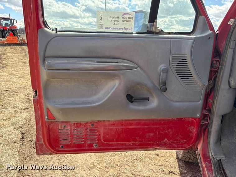 image for item FG2738 1995 Ford F250 pickup truck