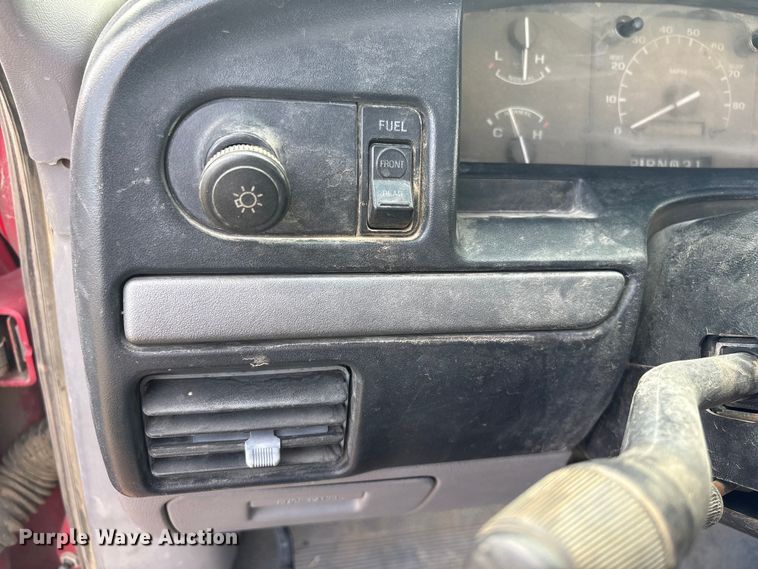 image for item FG2738 1995 Ford F250 pickup truck