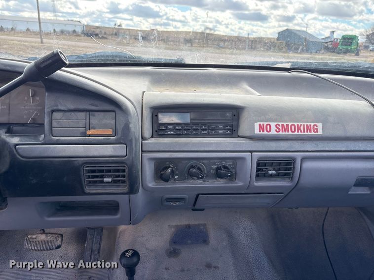 image for item FG2738 1995 Ford F250 pickup truck