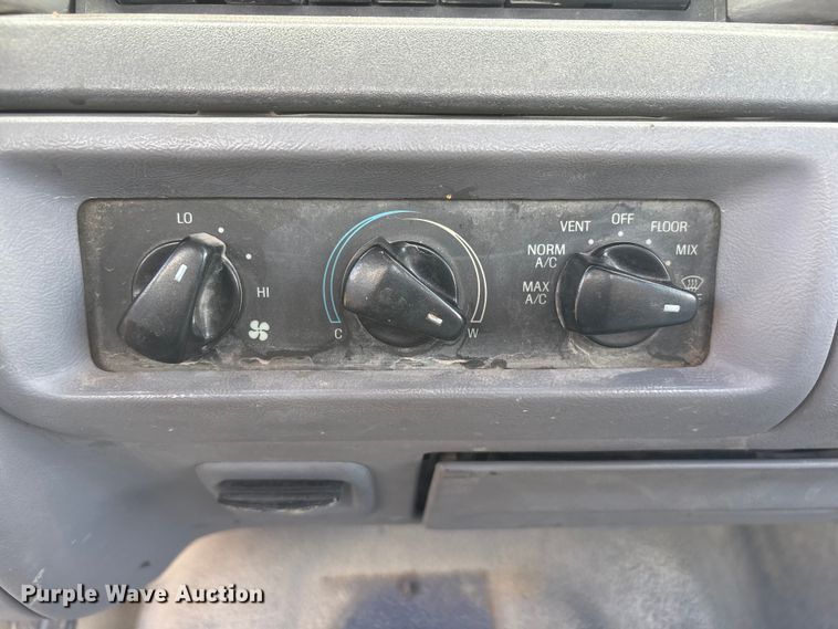 image for item FG2738 1995 Ford F250 pickup truck