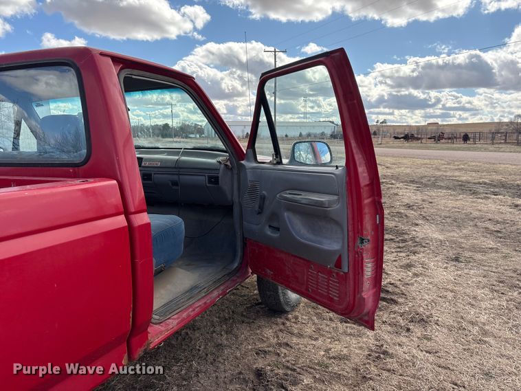 image for item FG2738 1995 Ford F250 pickup truck
