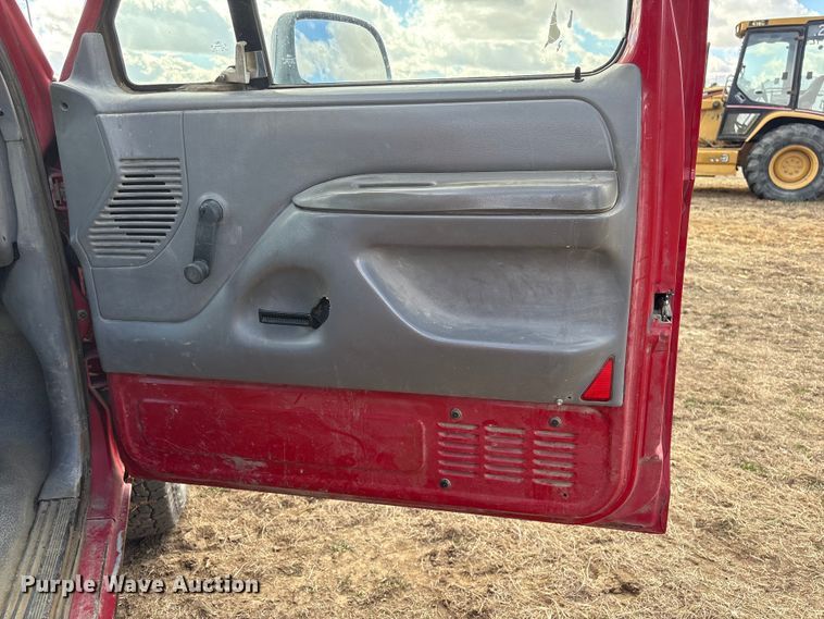 image for item FG2738 1995 Ford F250 pickup truck