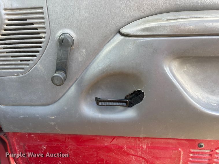 image for item FG2738 1995 Ford F250 pickup truck