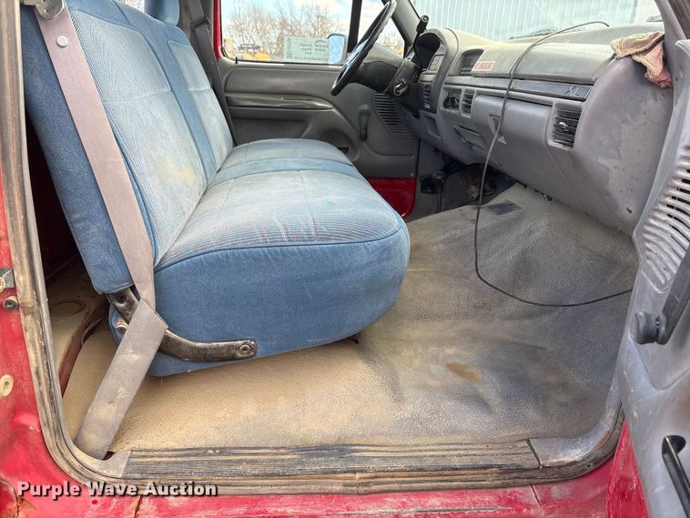 image for item FG2738 1995 Ford F250 pickup truck