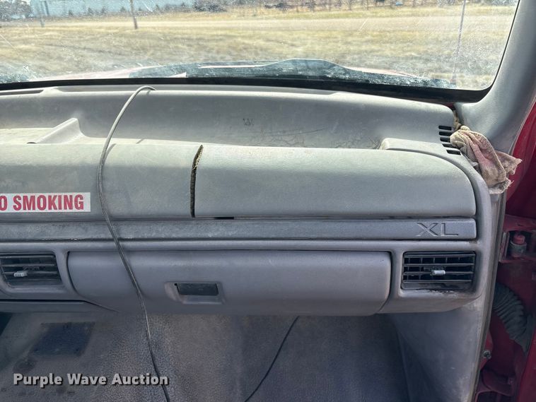 image for item FG2738 1995 Ford F250 pickup truck