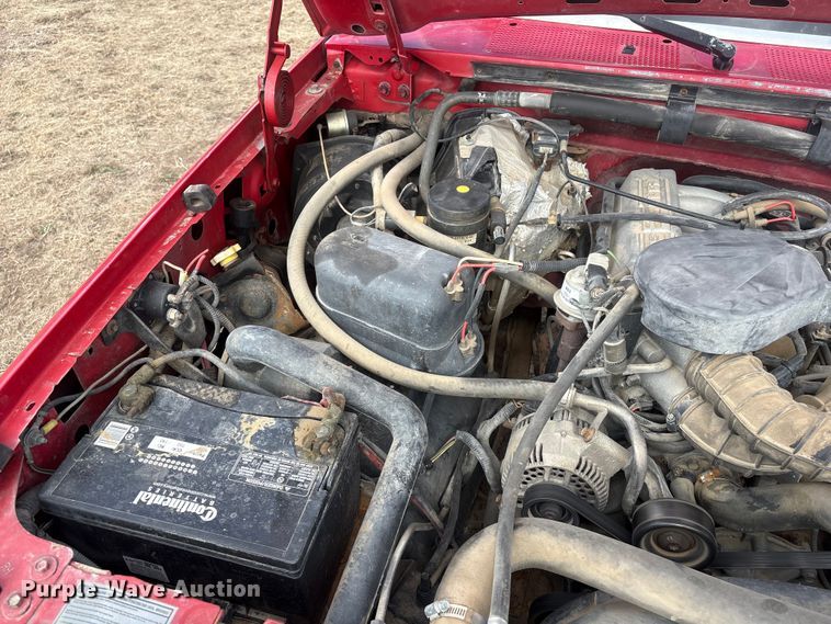 image for item FG2738 1995 Ford F250 pickup truck