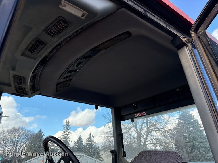 image for item FG2740 1995 Case IH 7220 MFWD tractor