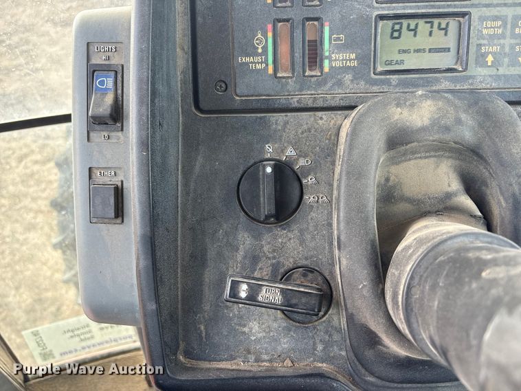 image for item FG2740 1995 Case IH 7220 MFWD tractor