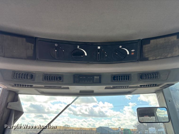 image for item FG2740 1995 Case IH 7220 MFWD tractor