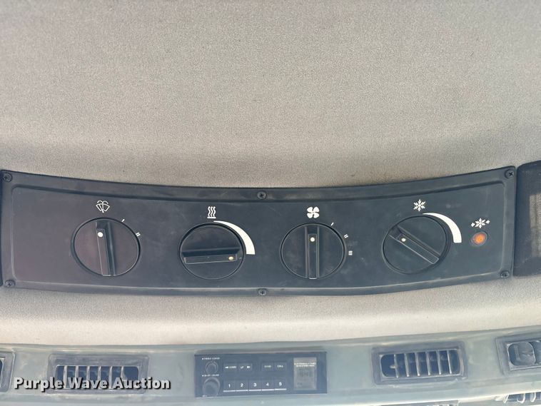 image for item FG2740 1995 Case IH 7220 MFWD tractor