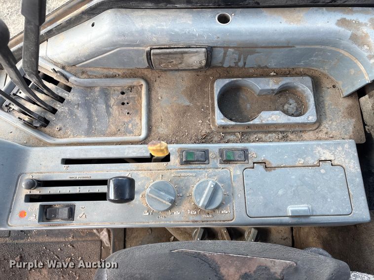 image for item FG2740 1995 Case IH 7220 MFWD tractor