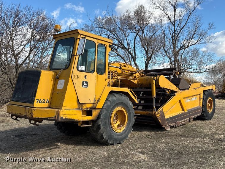 image for item FG2741 1982 John Deere 762-A elevating scraper
