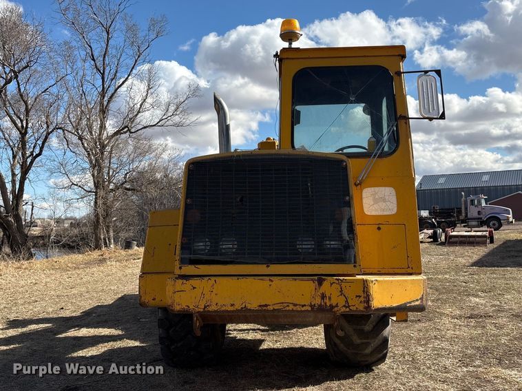 image for item FG2741 1982 John Deere 762-A elevating scraper