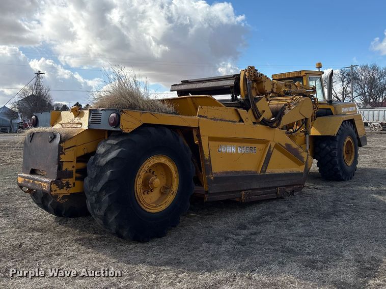 image for item FG2741 1982 John Deere 762-A elevating scraper