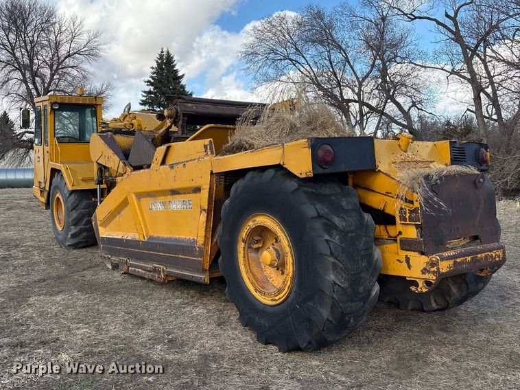 image for item FG2741 1982 John Deere 762-A elevating scraper