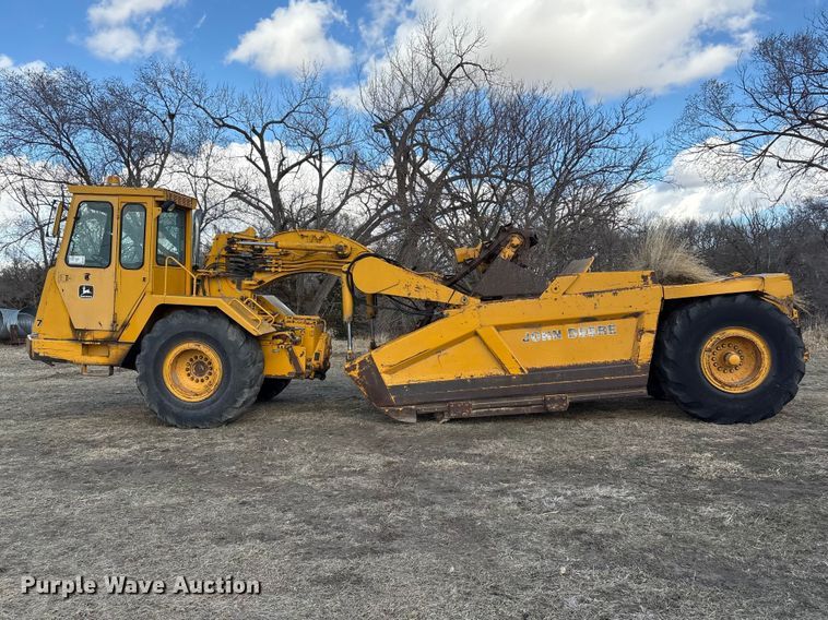 image for item FG2741 1982 John Deere 762-A elevating scraper