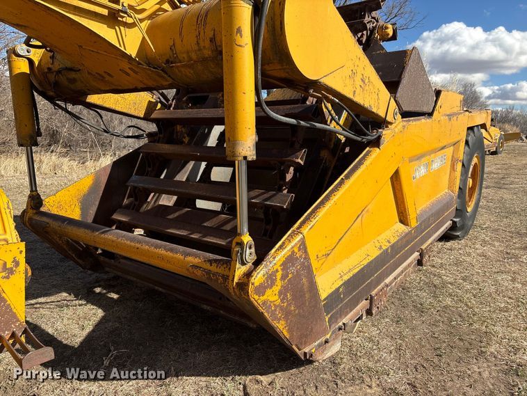 image for item FG2741 1982 John Deere 762-A elevating scraper