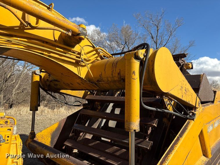 image for item FG2741 1982 John Deere 762-A elevating scraper