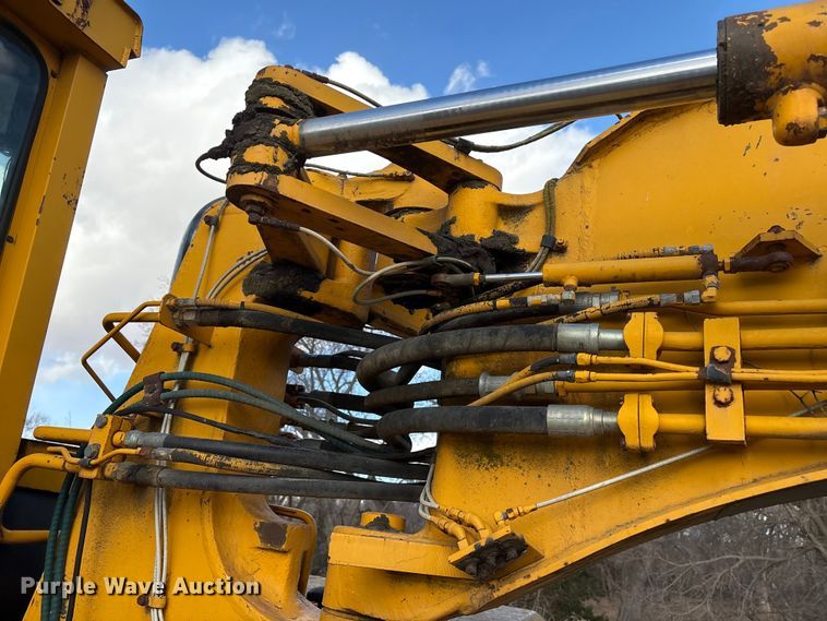 image for item FG2741 1982 John Deere 762-A elevating scraper