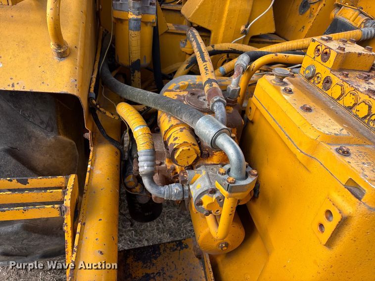 image for item FG2741 1982 John Deere 762-A elevating scraper