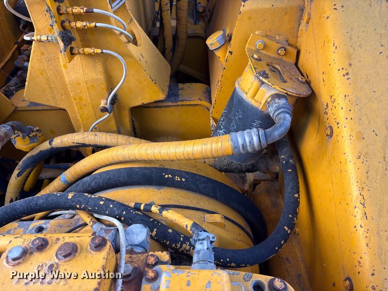 image for item FG2741 1982 John Deere 762-A elevating scraper