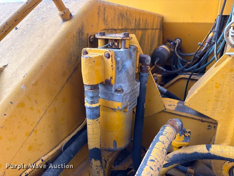 image for item FG2741 1982 John Deere 762-A elevating scraper