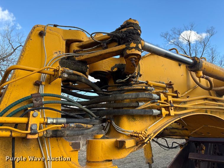 image for item FG2741 1982 John Deere 762-A elevating scraper