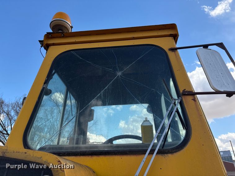 image for item FG2741 1982 John Deere 762-A elevating scraper