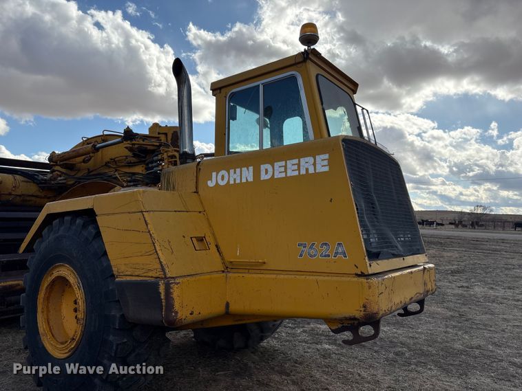 image for item FG2741 1982 John Deere 762-A elevating scraper