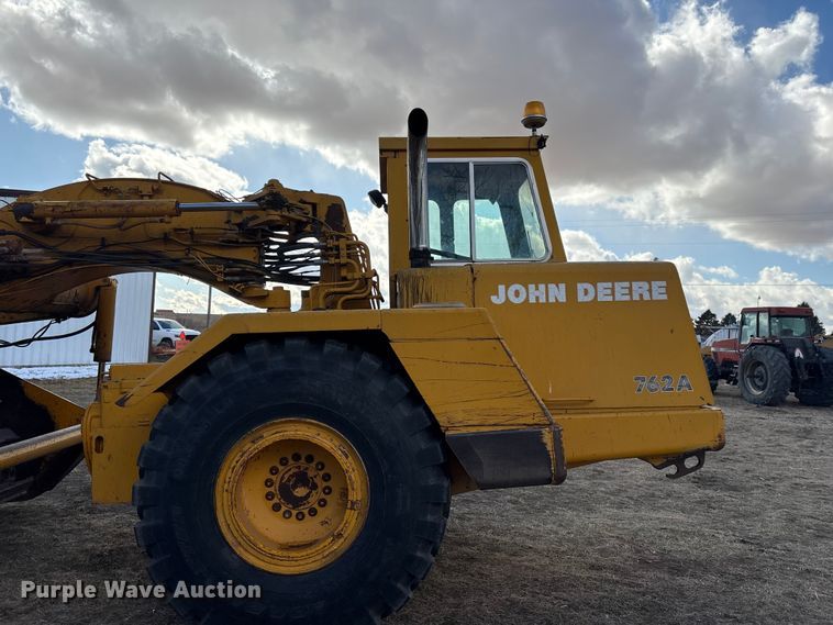 image for item FG2741 1982 John Deere 762-A elevating scraper