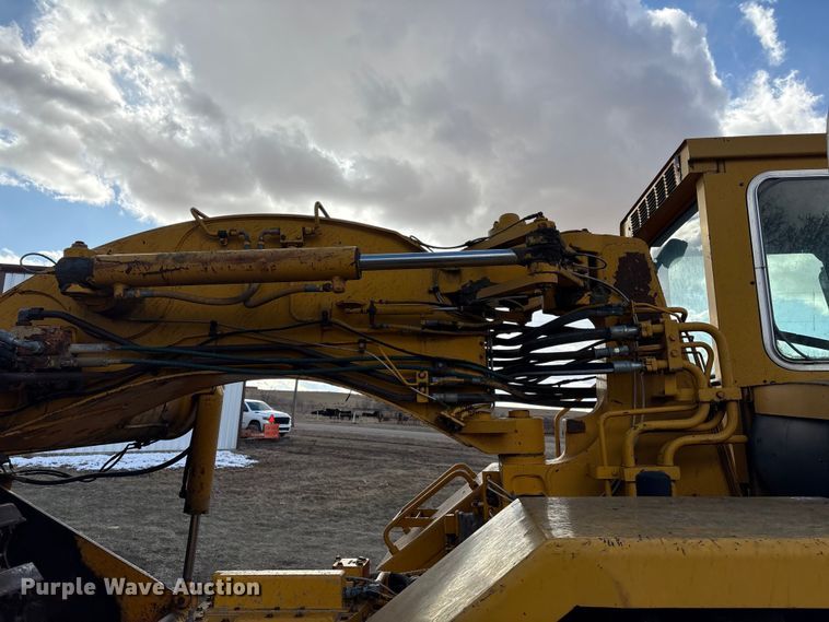 image for item FG2741 1982 John Deere 762-A elevating scraper