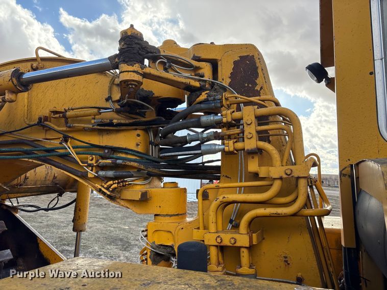 image for item FG2741 1982 John Deere 762-A elevating scraper