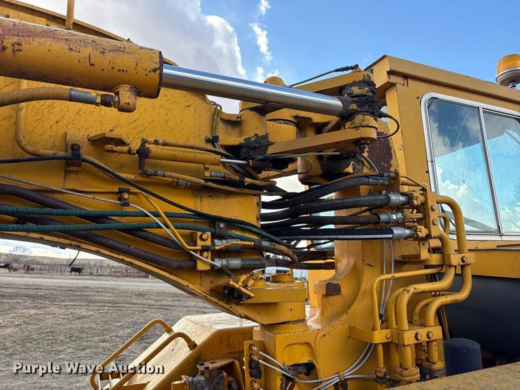 image for item FG2741 1982 John Deere 762-A elevating scraper