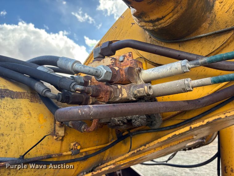 image for item FG2741 1982 John Deere 762-A elevating scraper