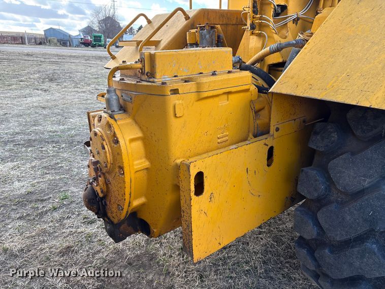 image for item FG2741 1982 John Deere 762-A elevating scraper