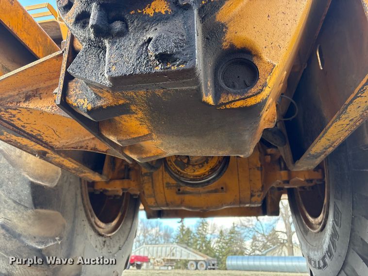 image for item FG2741 1982 John Deere 762-A elevating scraper