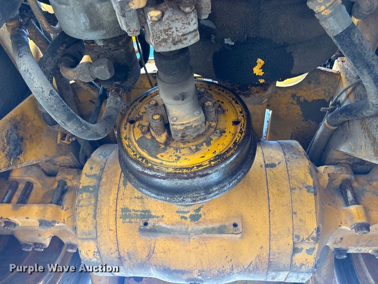 image for item FG2741 1982 John Deere 762-A elevating scraper