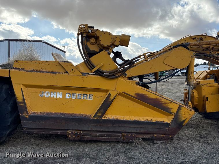 image for item FG2741 1982 John Deere 762-A elevating scraper