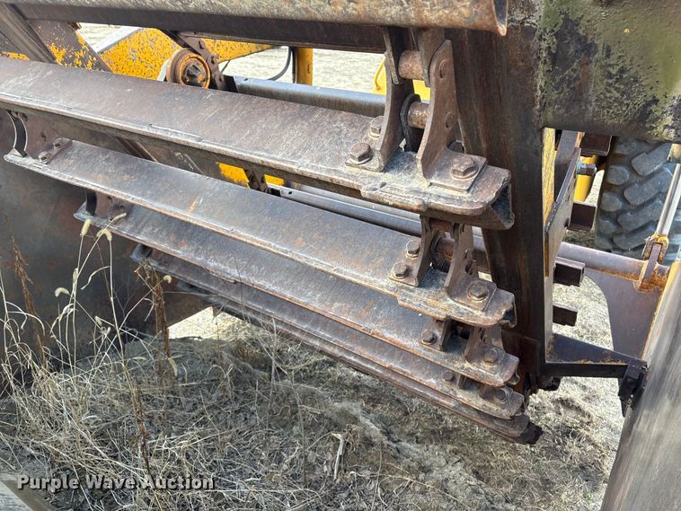 image for item FG2741 1982 John Deere 762-A elevating scraper