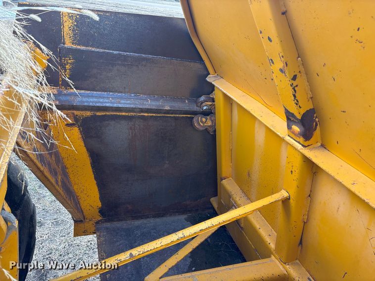 image for item FG2741 1982 John Deere 762-A elevating scraper