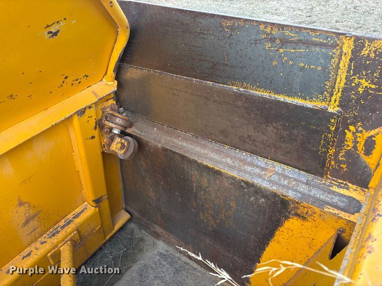 image for item FG2741 1982 John Deere 762-A elevating scraper