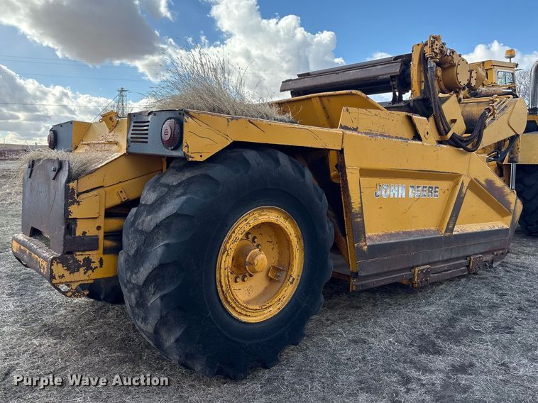 image for item FG2741 1982 John Deere 762-A elevating scraper