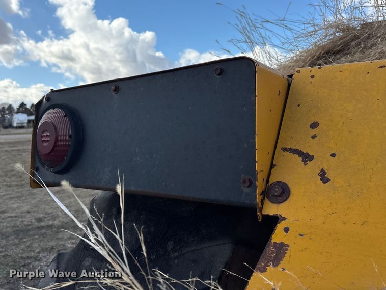 image for item FG2741 1982 John Deere 762-A elevating scraper