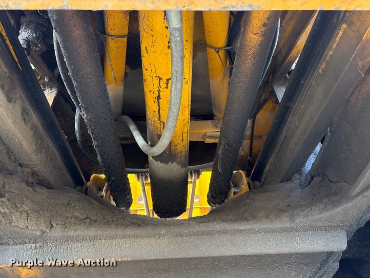 image for item FG2741 1982 John Deere 762-A elevating scraper