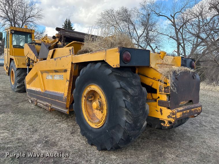 image for item FG2741 1982 John Deere 762-A elevating scraper