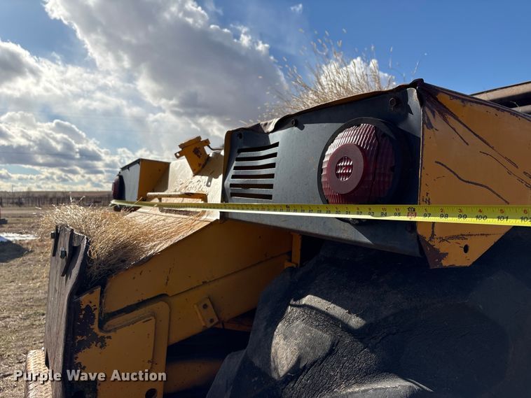 image for item FG2741 1982 John Deere 762-A elevating scraper