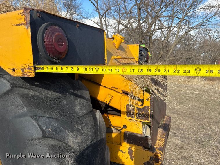 image for item FG2741 1982 John Deere 762-A elevating scraper